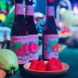 Strawberries in front of Strawberry beer